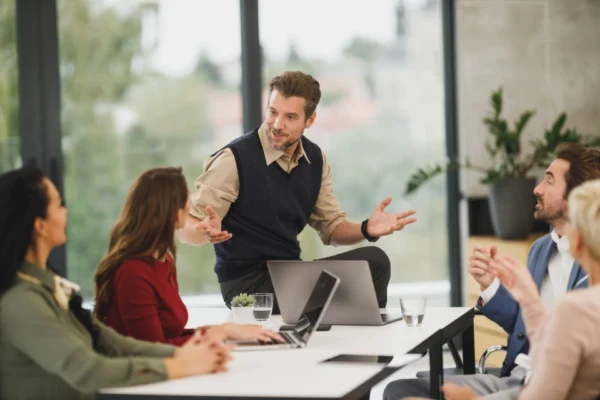 business-people_IDYMLGDH3I